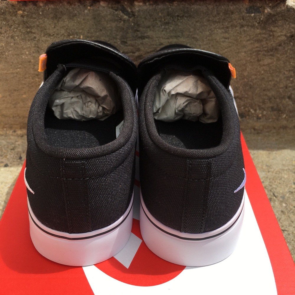 Nike Women’s Court Royale Canvas Slip On - Picture 3 of 4